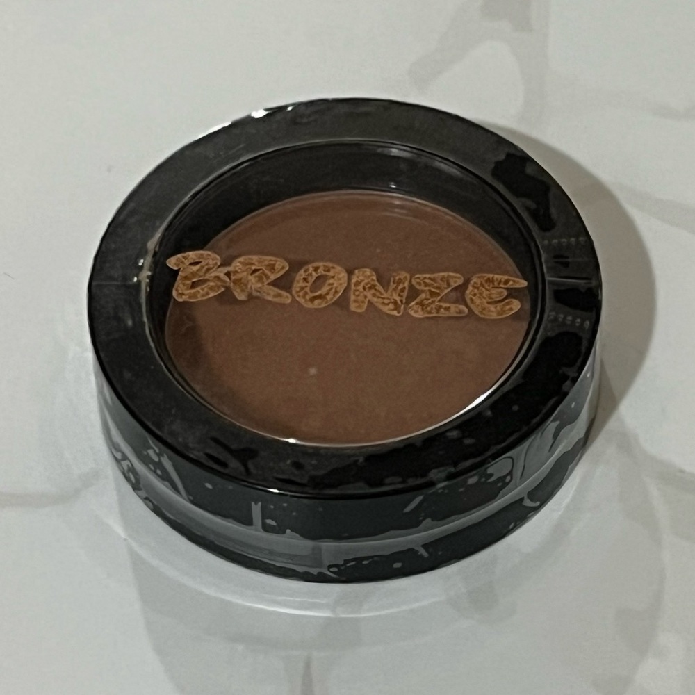 NEW! MODEL CO Shimmer Bronzing Powder
